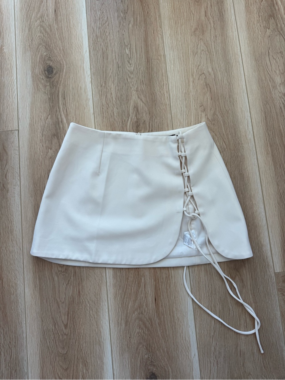 Kyo Cream Lace-Up Mini Skirt